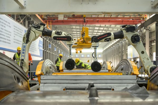 宏泰配资 “机器人同事”为长江隧道打造“坚固铠甲”